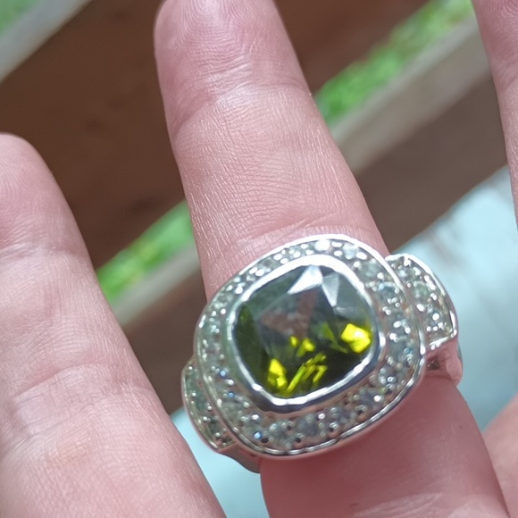 Peridot Multi Faceted Stone w CZ Surrounding Stones on Stainless Steel Band - Picture 5 of 13